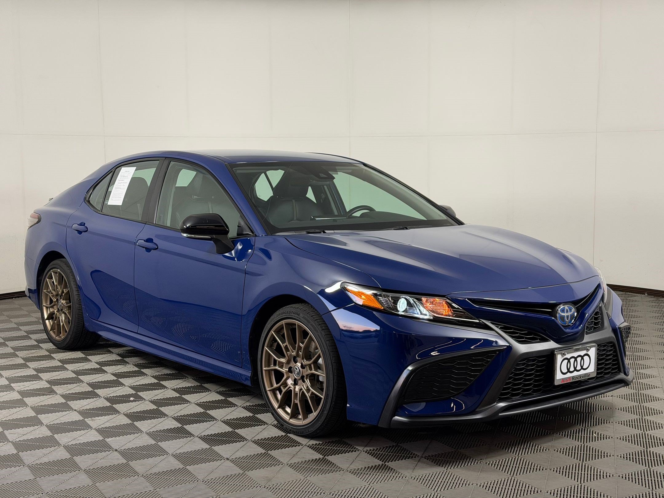 Used 2024 Toyota Camry SE FWD image 7