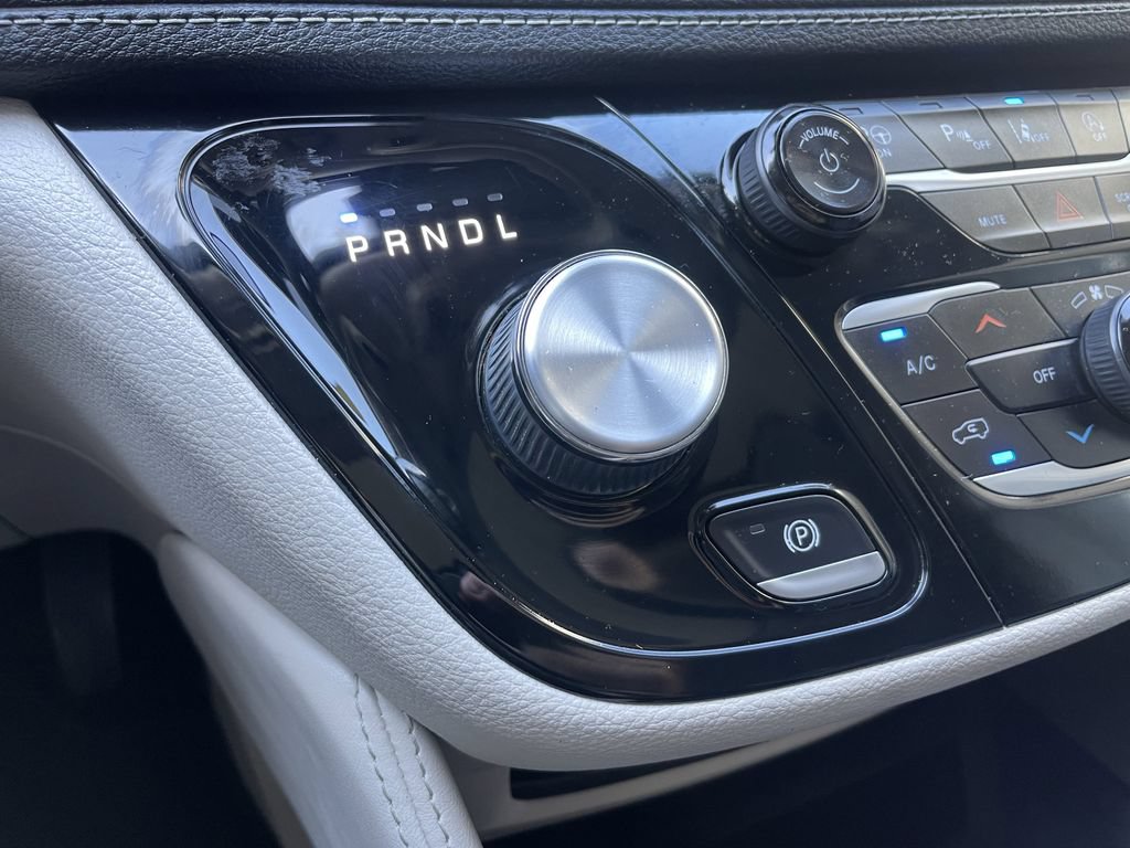 Used 2022 Chrysler Pacifica Limited FWD image 32