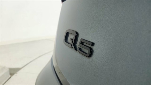 Used 2024 Audi Q5 e Prestige w/ Prestige Package image 19
