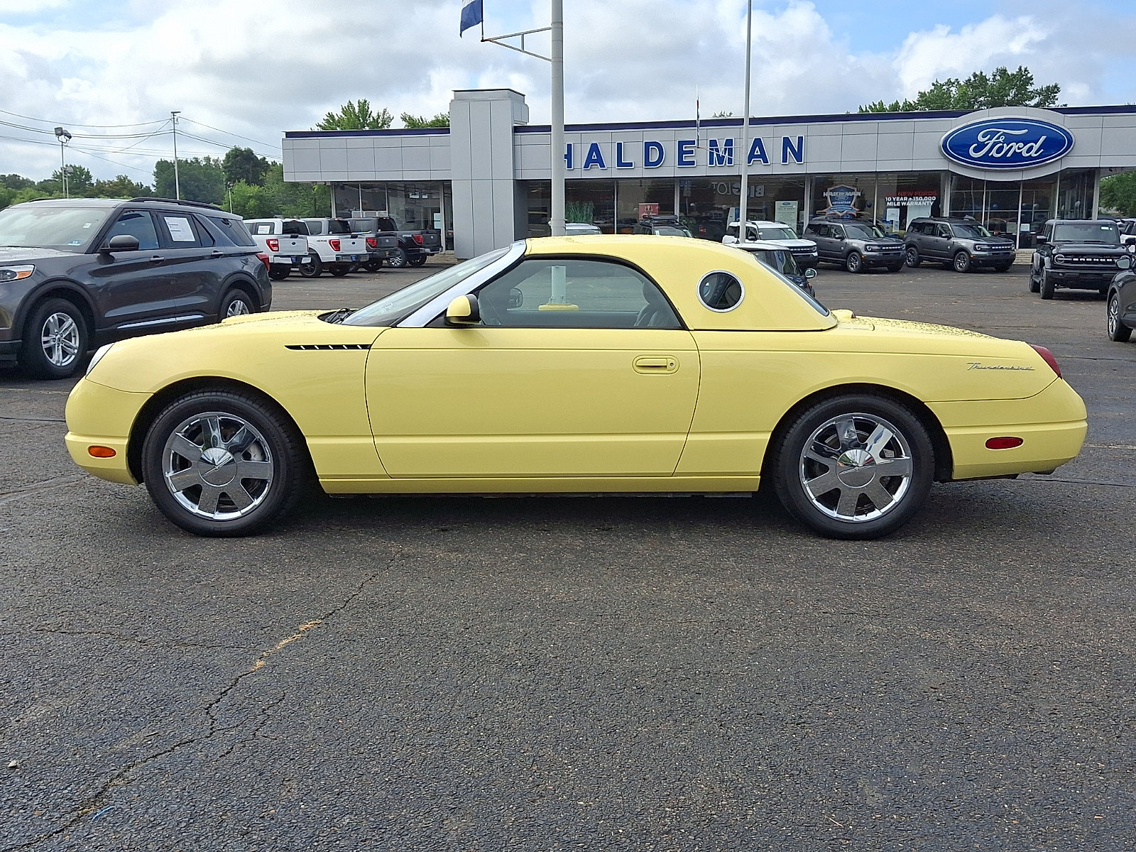 Used 2002 Ford Thunderbird RWD image 4