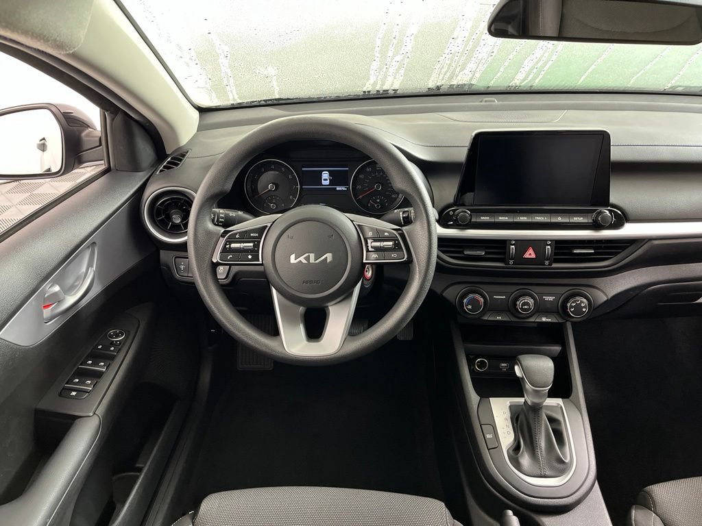Used 2023 Kia Forte LXS w/ LXS Technology Package FWD image 2