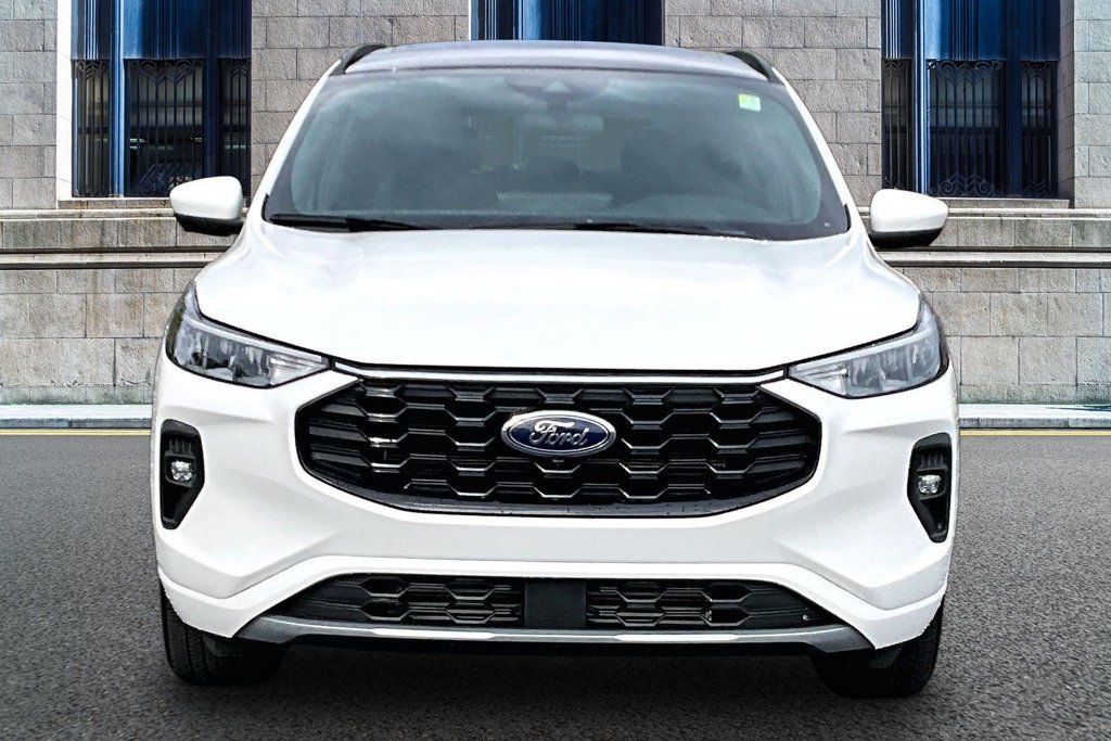 Certified 2023 Ford Escape ST-Line Select w/ Tech Pack #2 AWD/4WD image 3
