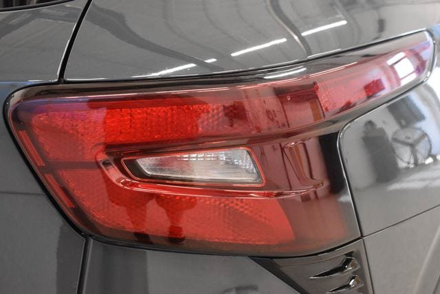 Used 2025 Chevrolet Trax LT w/ LT Convenience Package FWD image 12