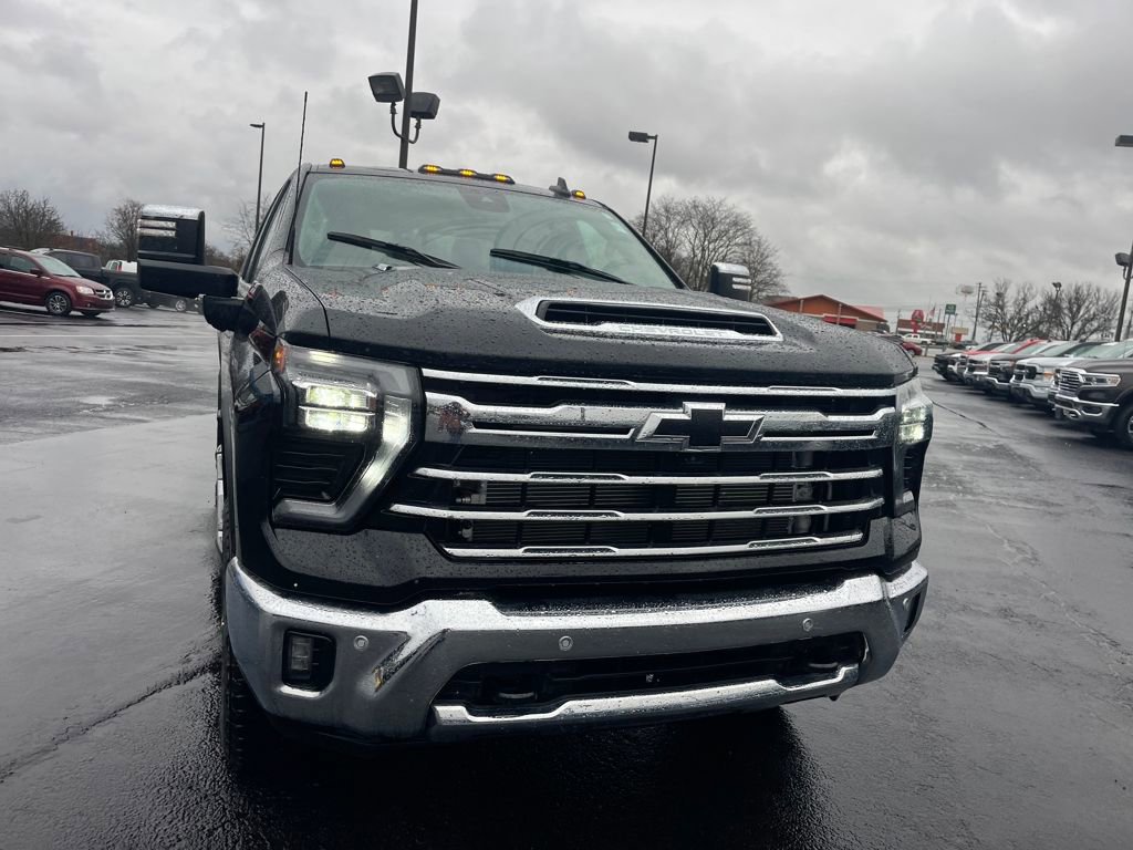 Used 2025 Chevrolet Silverado 2500 LTZ w/ LTZ Plus Package image 8