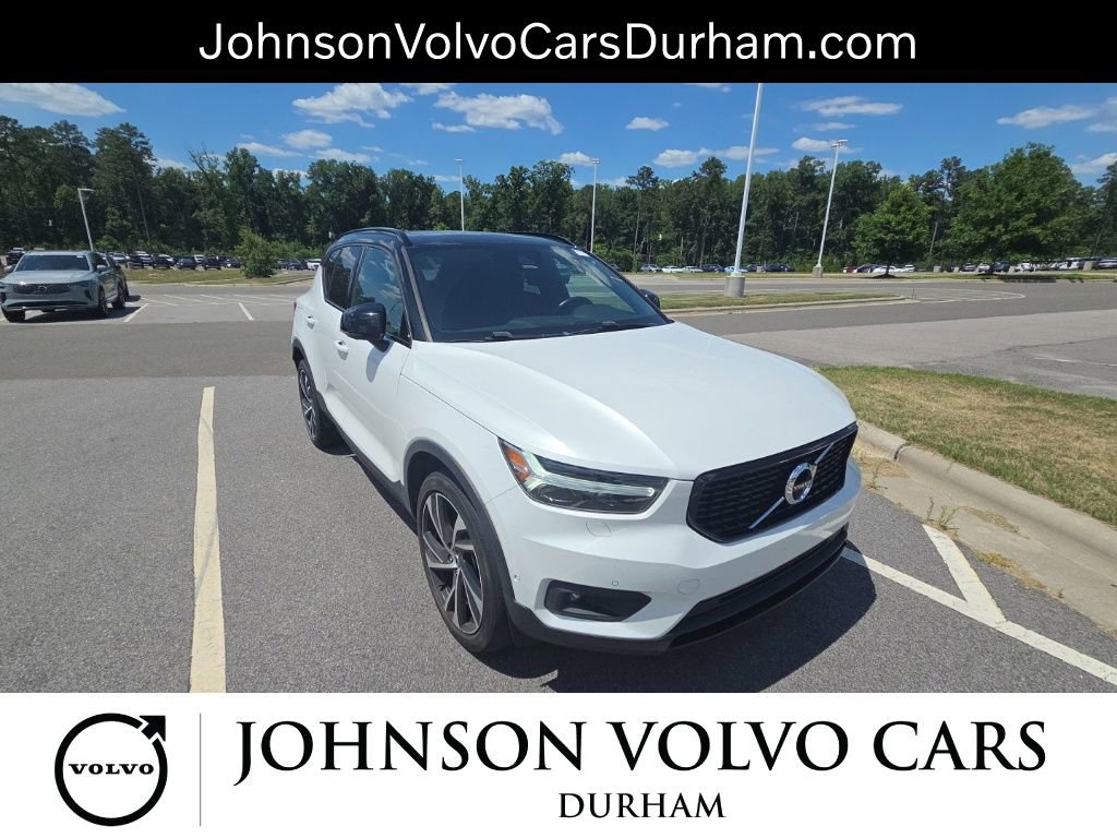 Used 2021 Volvo XC40 T4 R-Design w/ Advanced Package FWD image 4