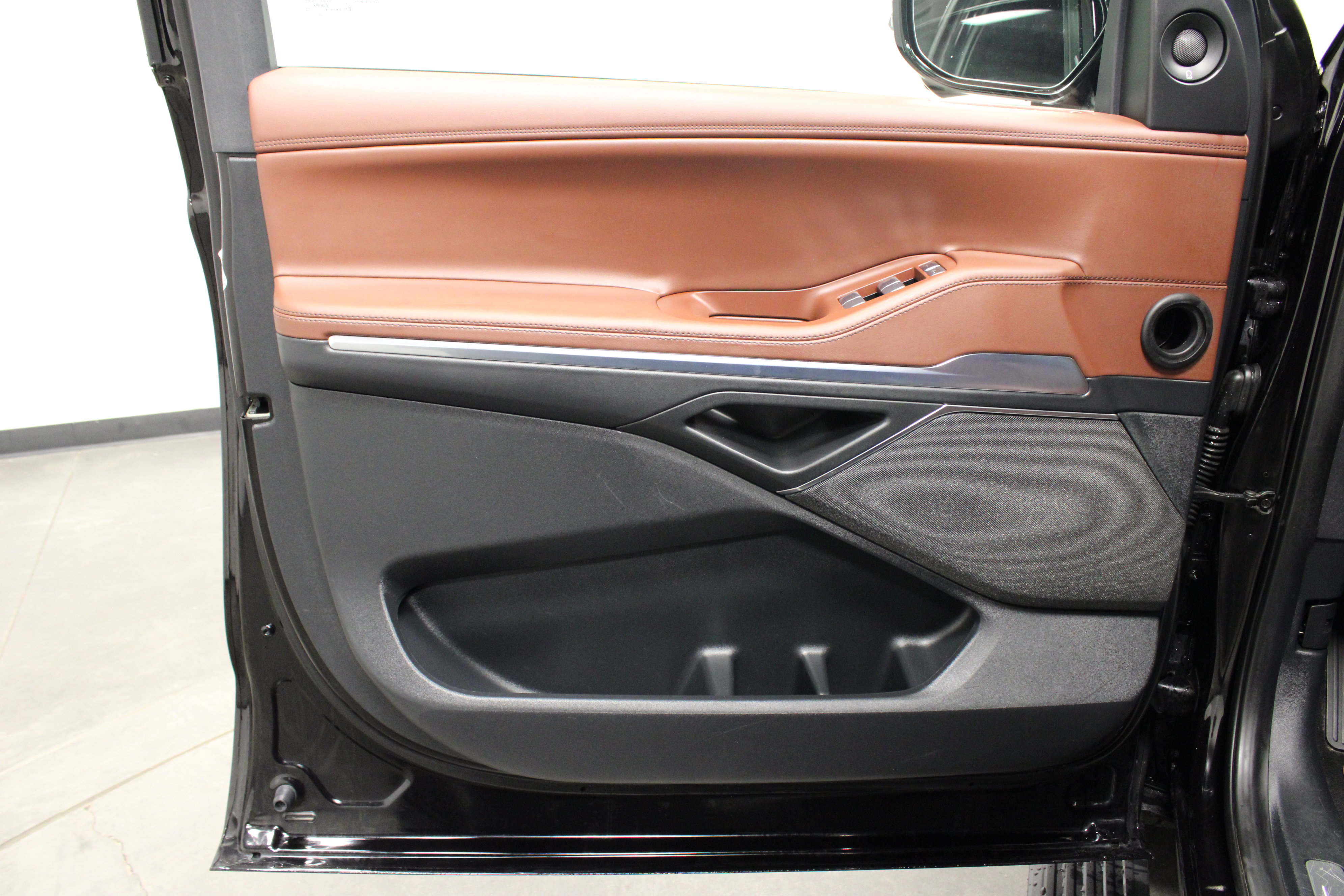 Used 2025 Lincoln Navigator Reserve image 24