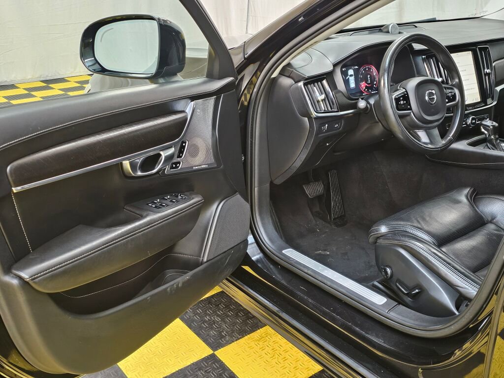 Used 2017 Volvo V90 T6 Cross Country image 20