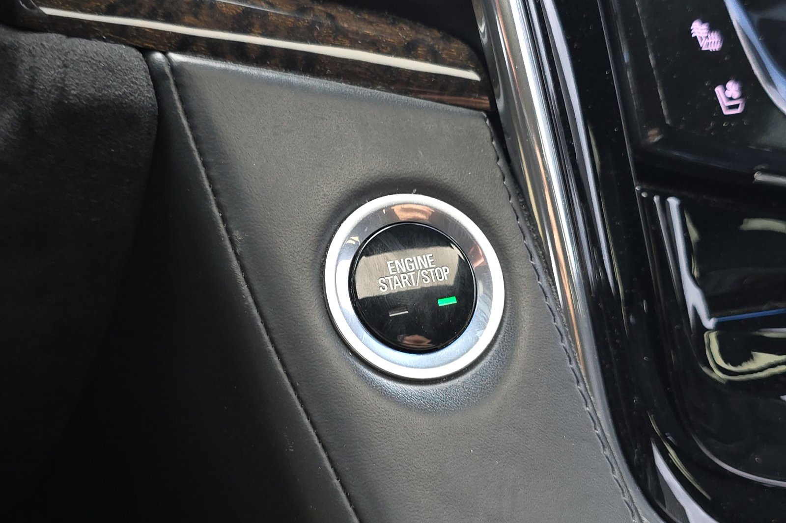 Used 2015 Cadillac Escalade ESV Platinum AWD/4WD image 24