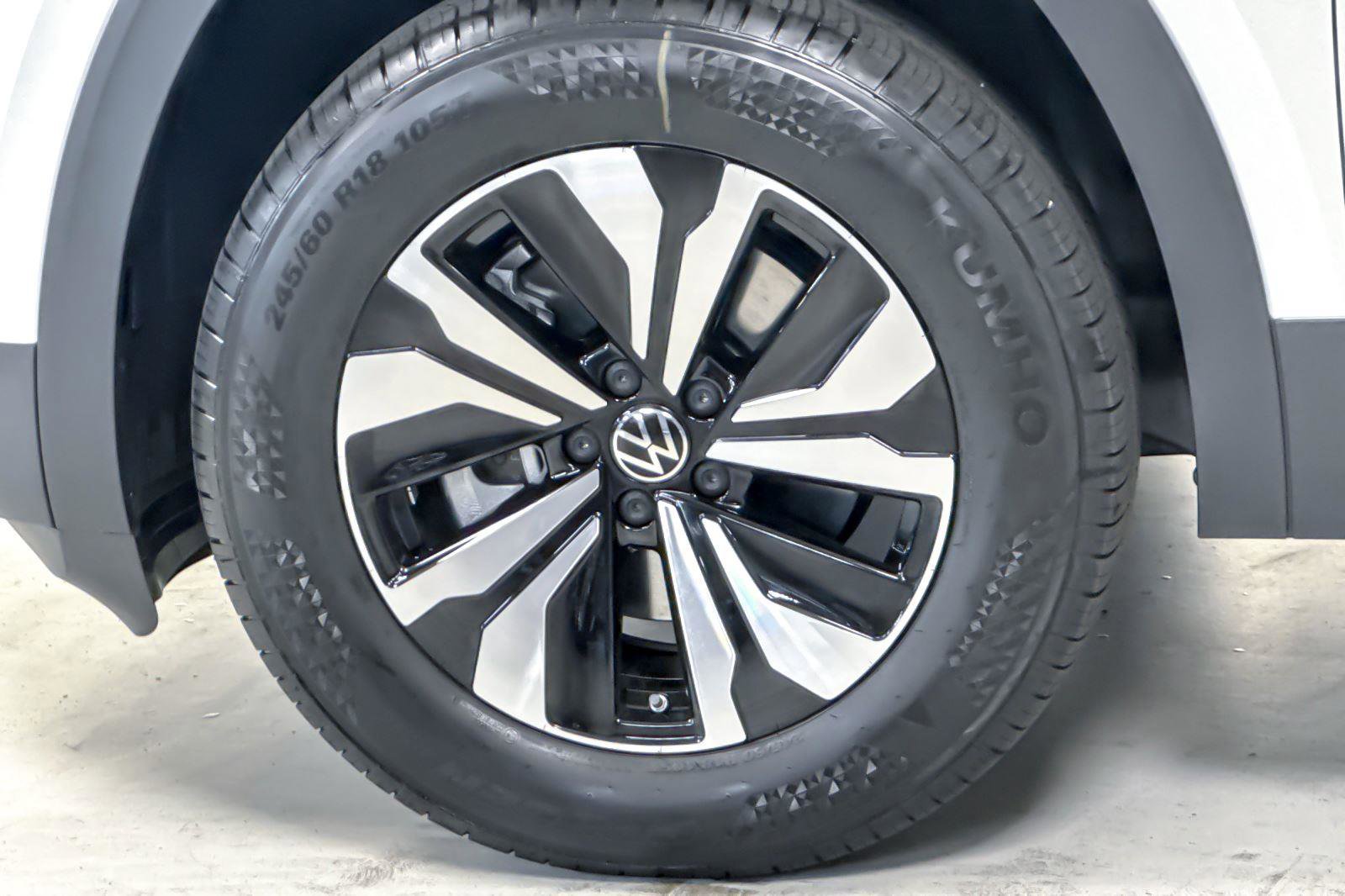 New 2026 Volkswagen Atlas SE image 25