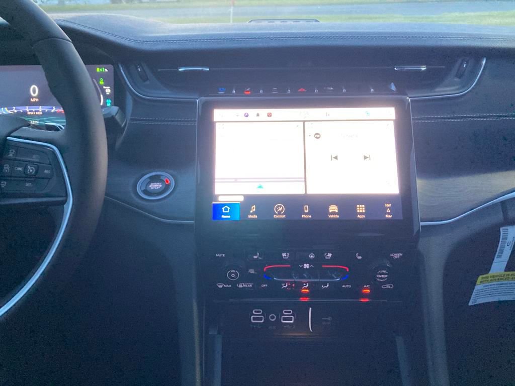 New 2024 Jeep Grand Cherokee Limited 4xe w/ Luxury Tech Group II image 12