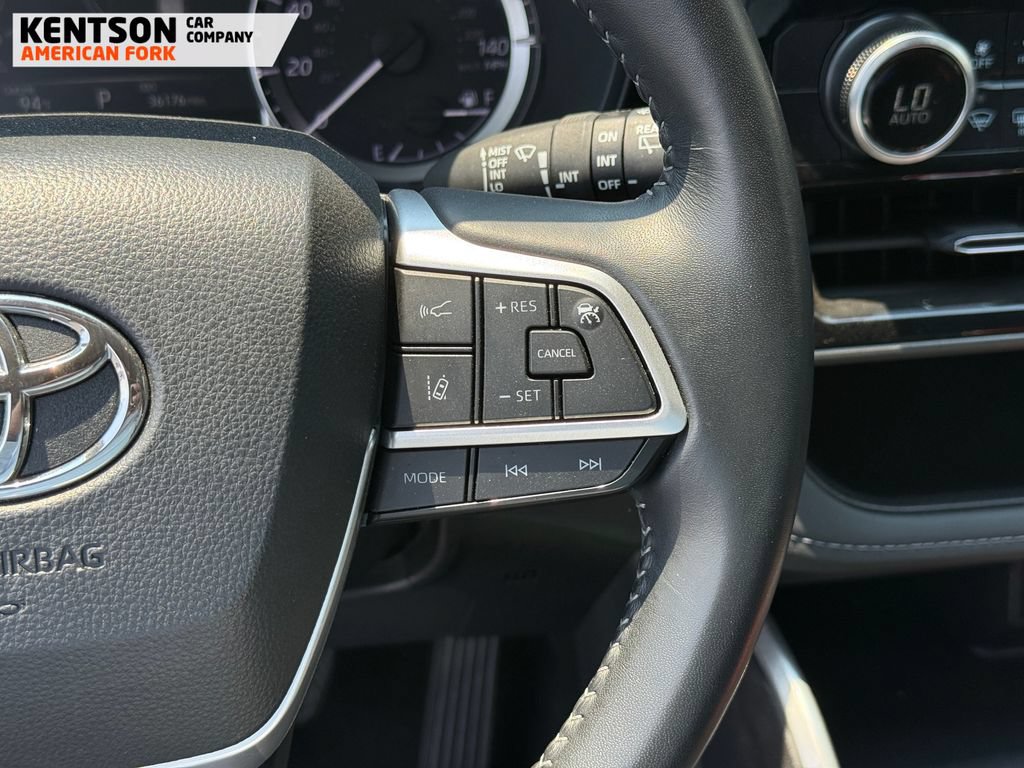 Used 2025 Toyota Highlander LE AWD/4WD image 15
