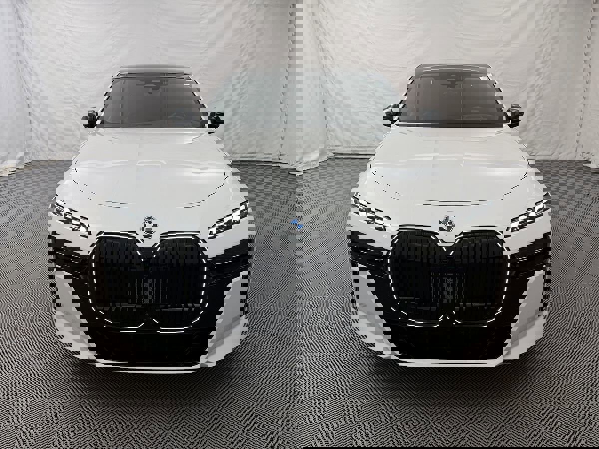 Used 2025 BMW 740i xDrive image 4