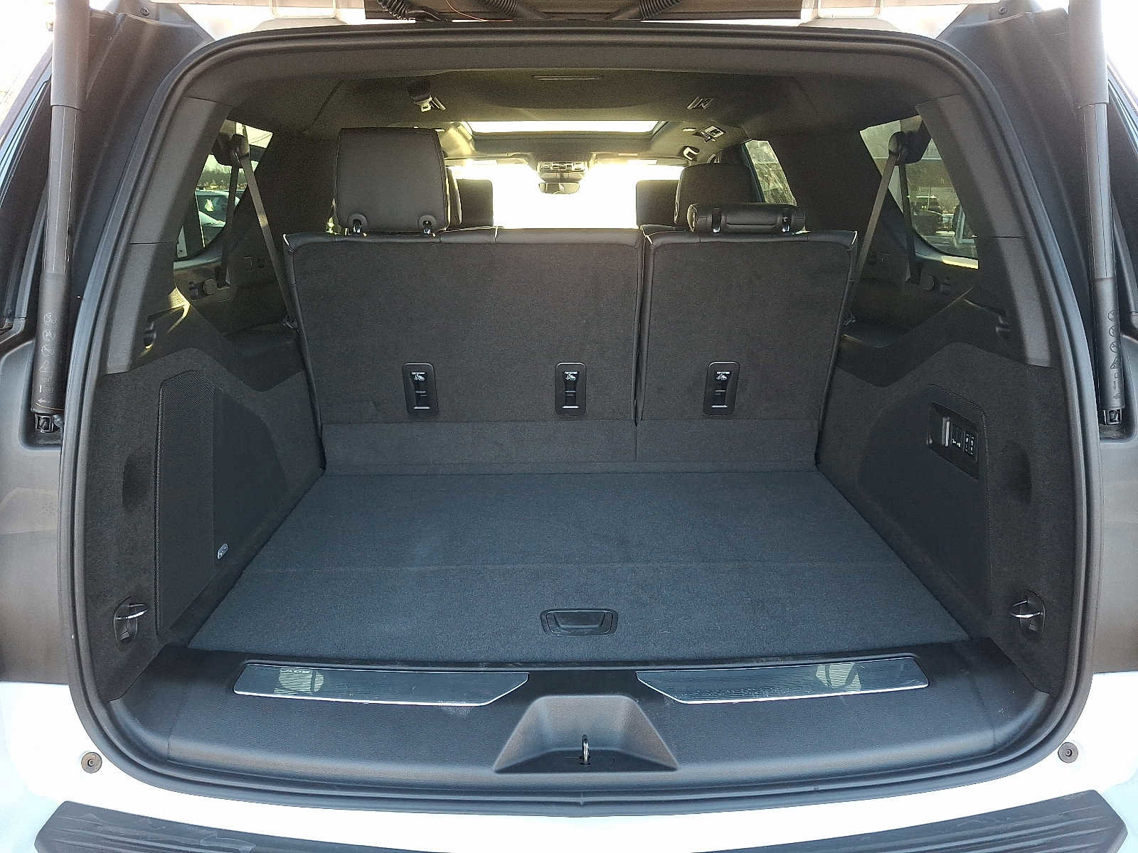 Certified 2025 Cadillac Escalade ESV Premium Luxury image 30