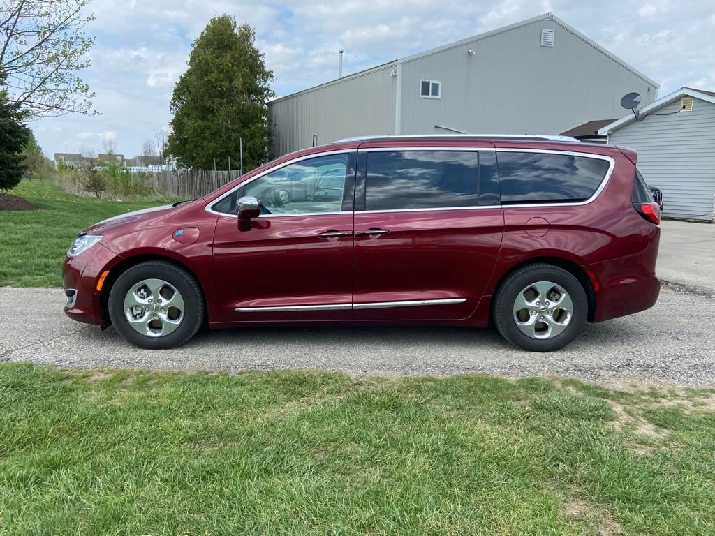 Used 2018 Chrysler Pacifica Limited w/ Advanced Safetytec Group FWD image 2