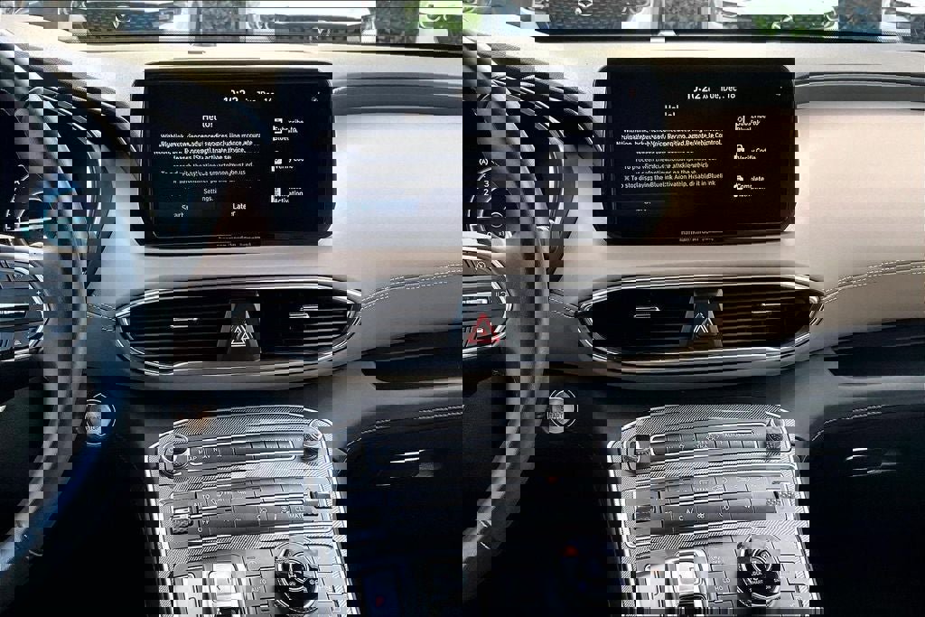 Used 2023 Hyundai Santa Fe Limited image 5