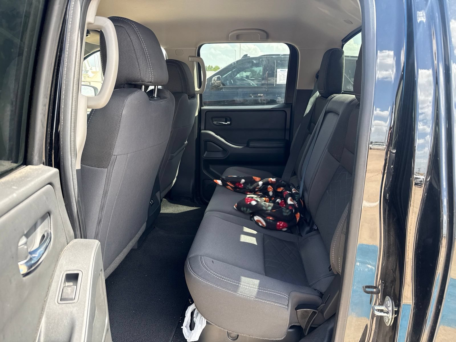 Used 2025 Nissan Frontier SV RWD image 8