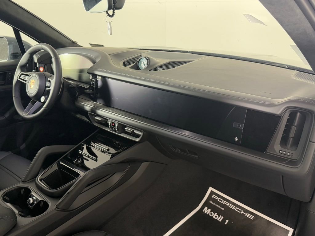 New 2026 Porsche Cayenne GTS image 17