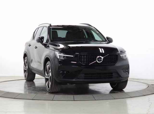 Certified 2024 Volvo XC40 B5 Plus w/ Climate Package AWD/4WD image 1