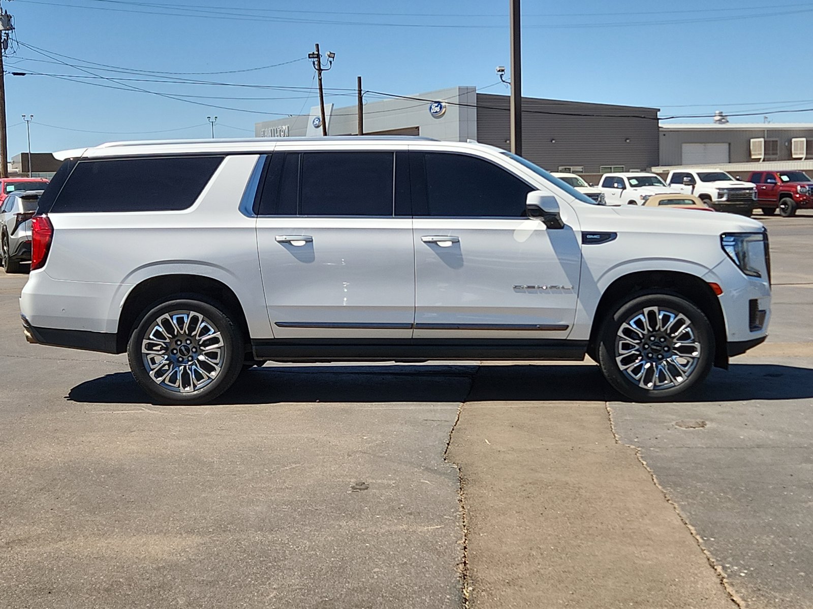 Used 2023 GMC Yukon XL Denali Ultimate image 5