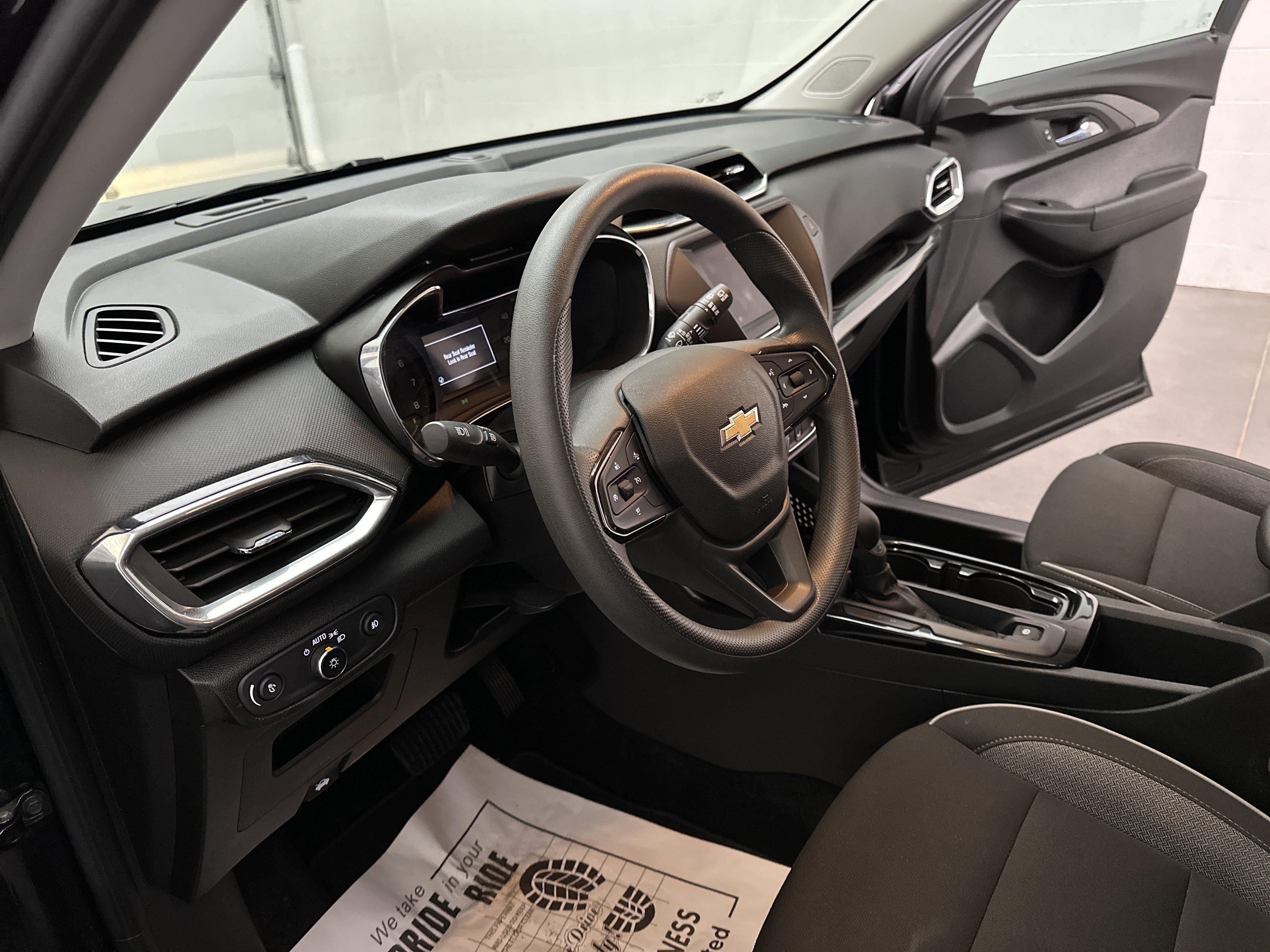 Used 2023 Chevrolet TrailBlazer LT AWD/4WD image 15