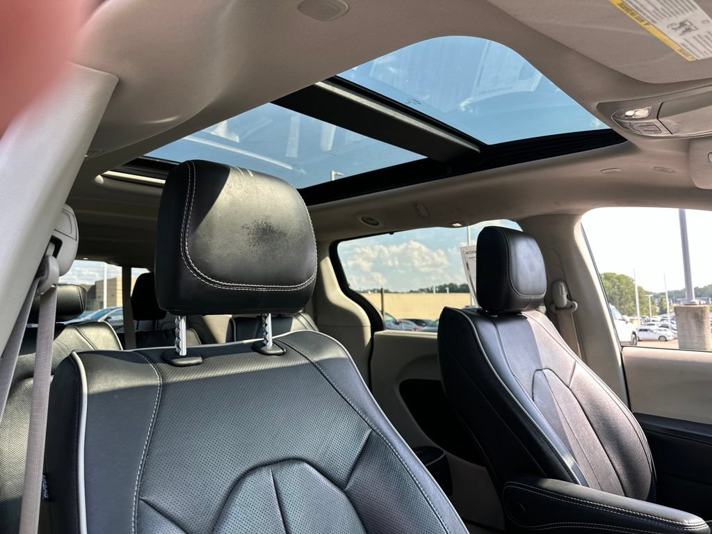 Used 2023 Chrysler Pacifica Limited FWD image 28