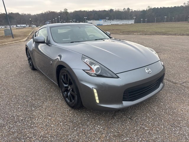 Used 2019 Nissan 370Z Coupe image 2