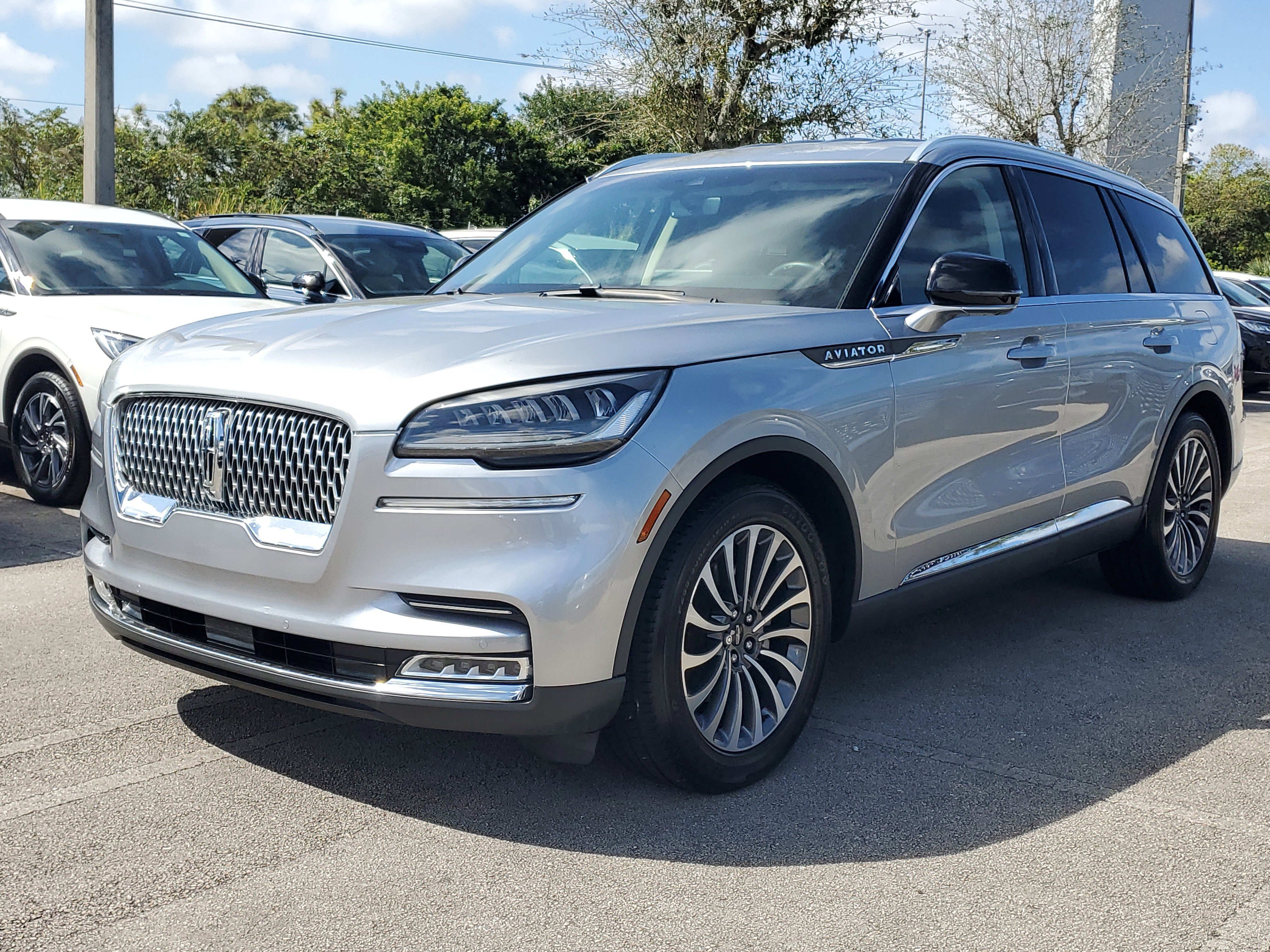 Certified 2020 Lincoln Aviator Reserve image 3