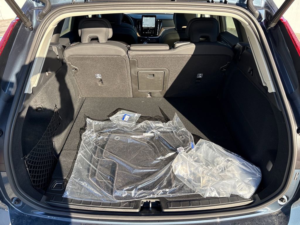 New 2026 Volvo XC60 T8 Core image 18