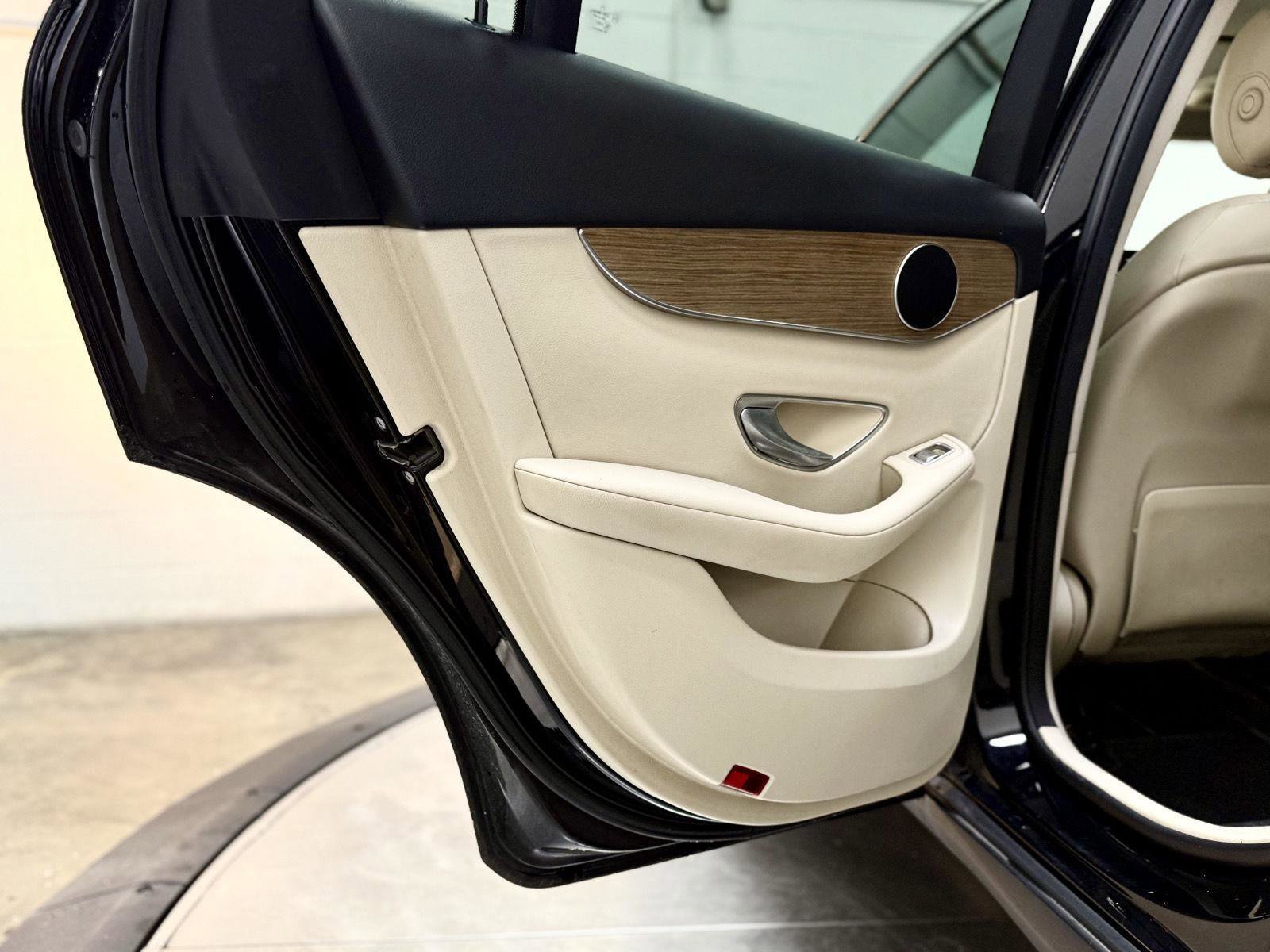 Used 2018 Mercedes-Benz GLC 300 4MATIC image 15