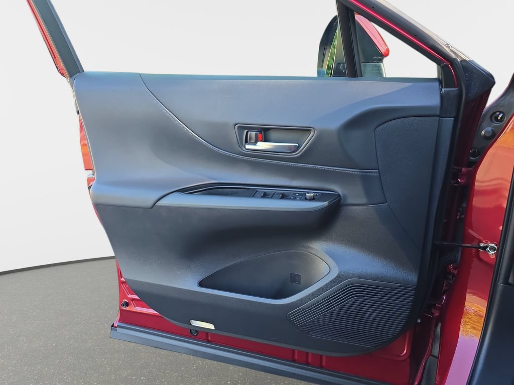 Used 2021 Toyota Venza LE w/ Carpet Mat Package (TMS) AWD/4WD image 29