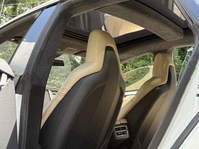 Used 2015 Tesla Model S 85 RWD image 12