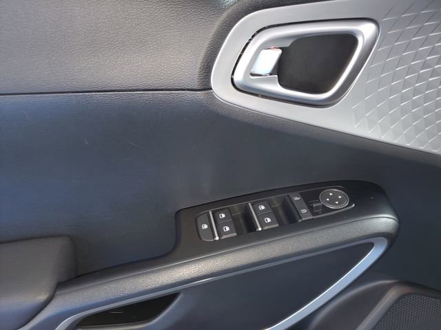 Used 2023 Kia Soul S image 24