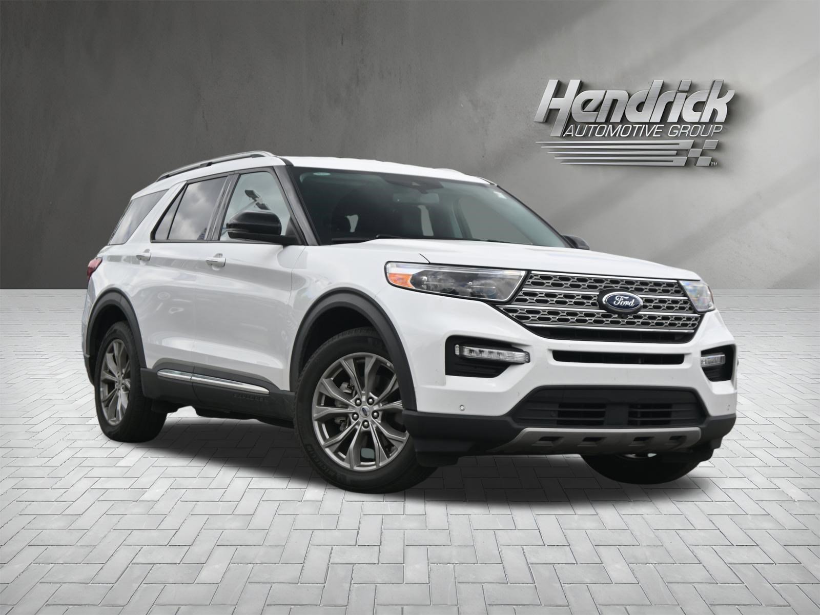 Used 2023 Ford Explorer Limited w/ Equipment Group 301A AWD/4WD image 2