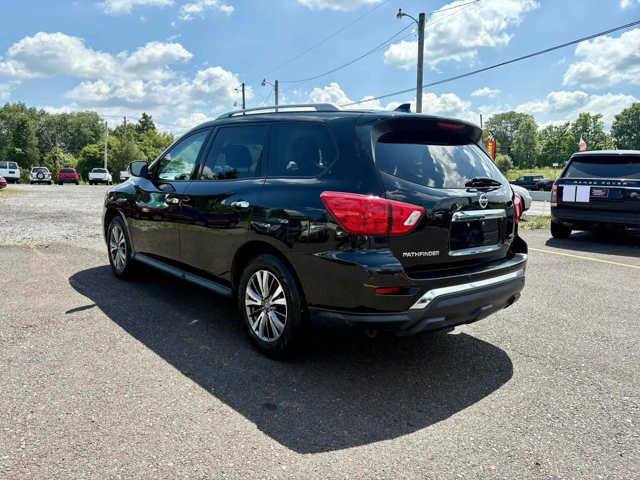 Used 2019 Nissan Pathfinder SV AWD/4WD image 3