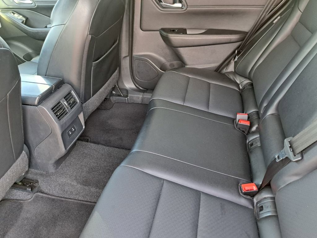 Used 2024 Nissan Rogue SV w/ SV Premium Package image 21