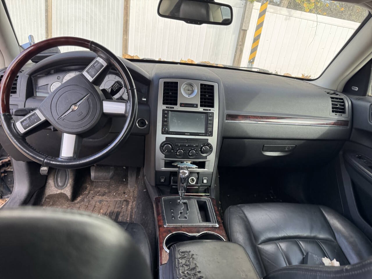 Used 2008 Chrysler 300 C w/ Navigation & Sound Group II RWD image 29