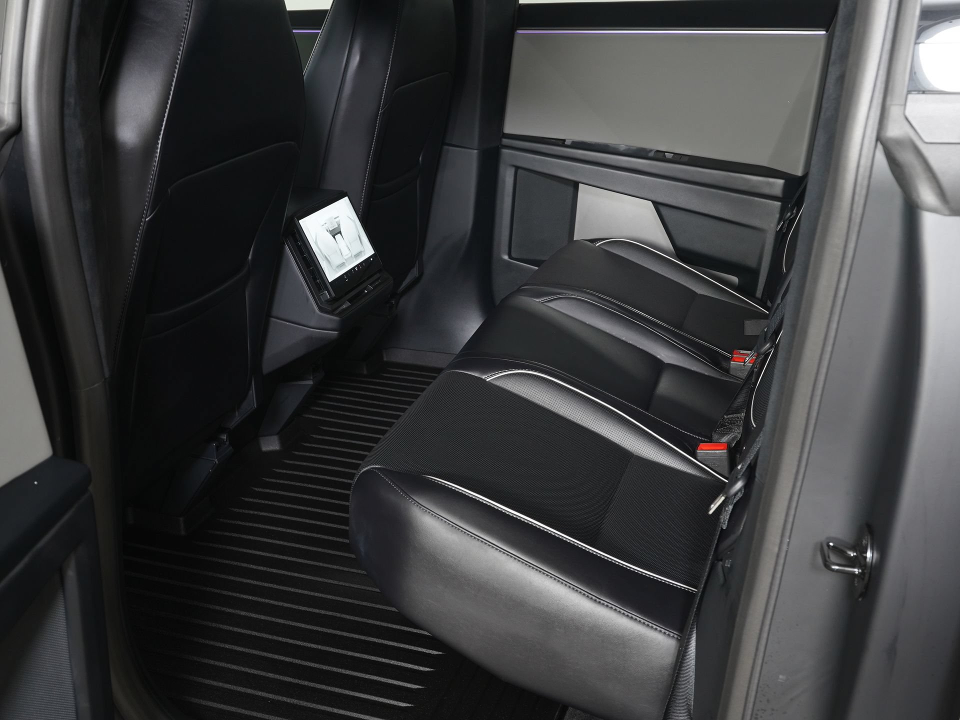 Used 2024 Tesla Cybertruck AWD Crew Cab image 12