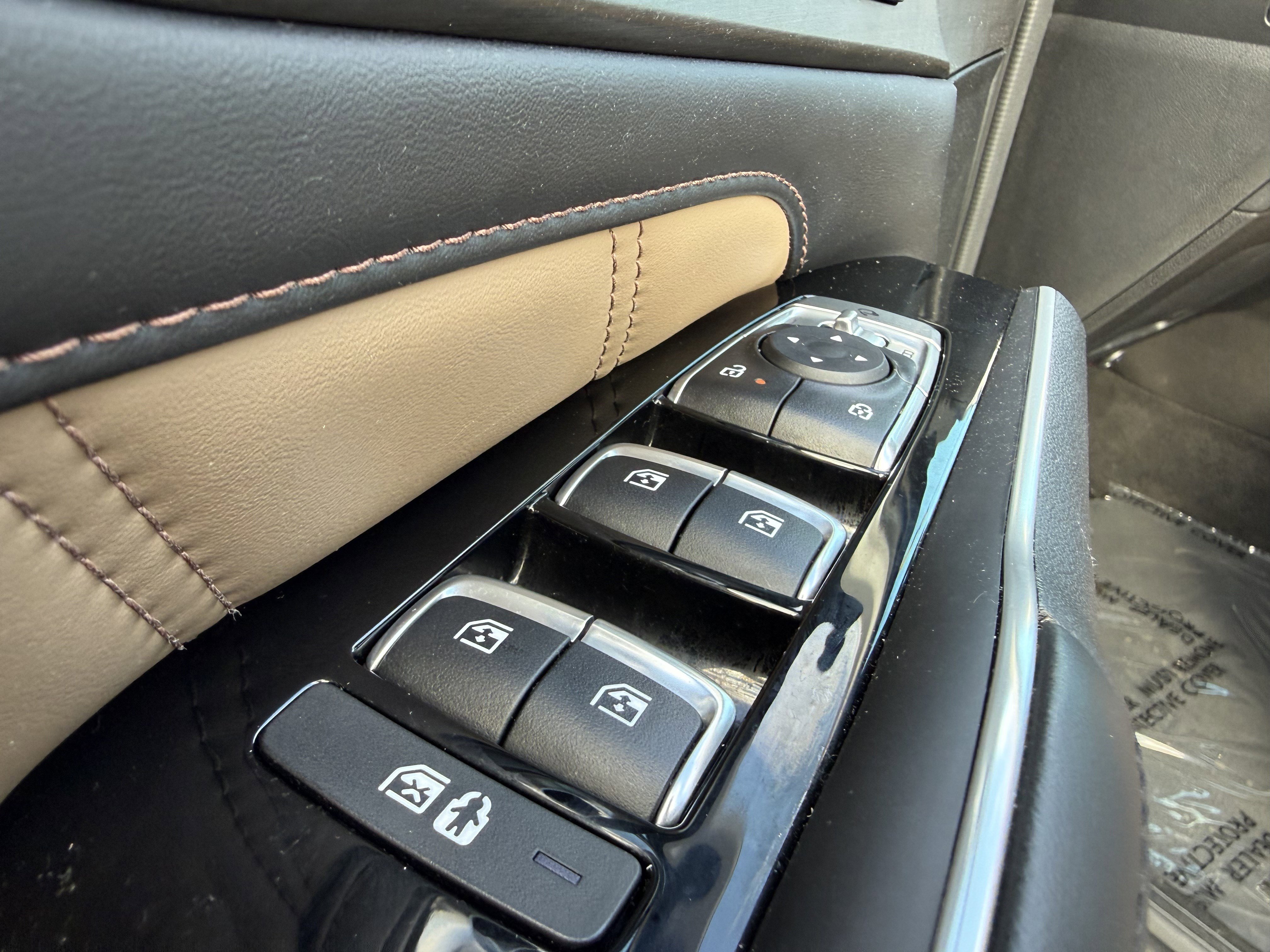 Certified 2024 Kia Sorento SX Prestige w/ Olive Brown Leather Package image 13