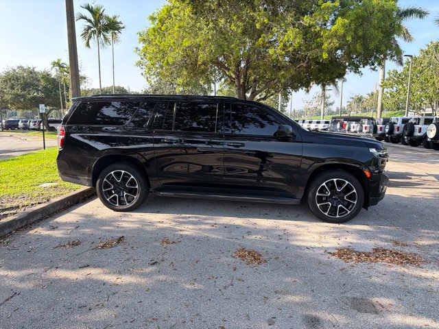 Used 2023 Chevrolet Suburban RST RWD image 3
