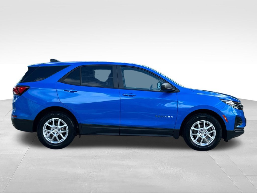 Used 2024 Chevrolet Equinox LS w/ LS Convenience Package FWD image 4