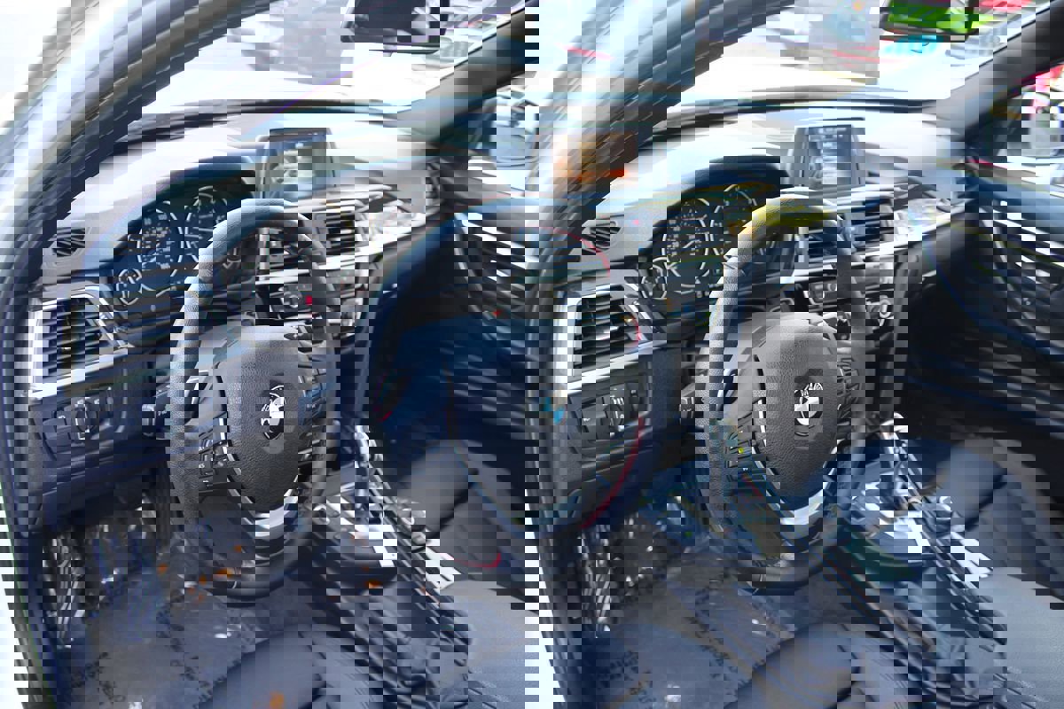 Used 2017 BMW 330i Sedan RWD image 17