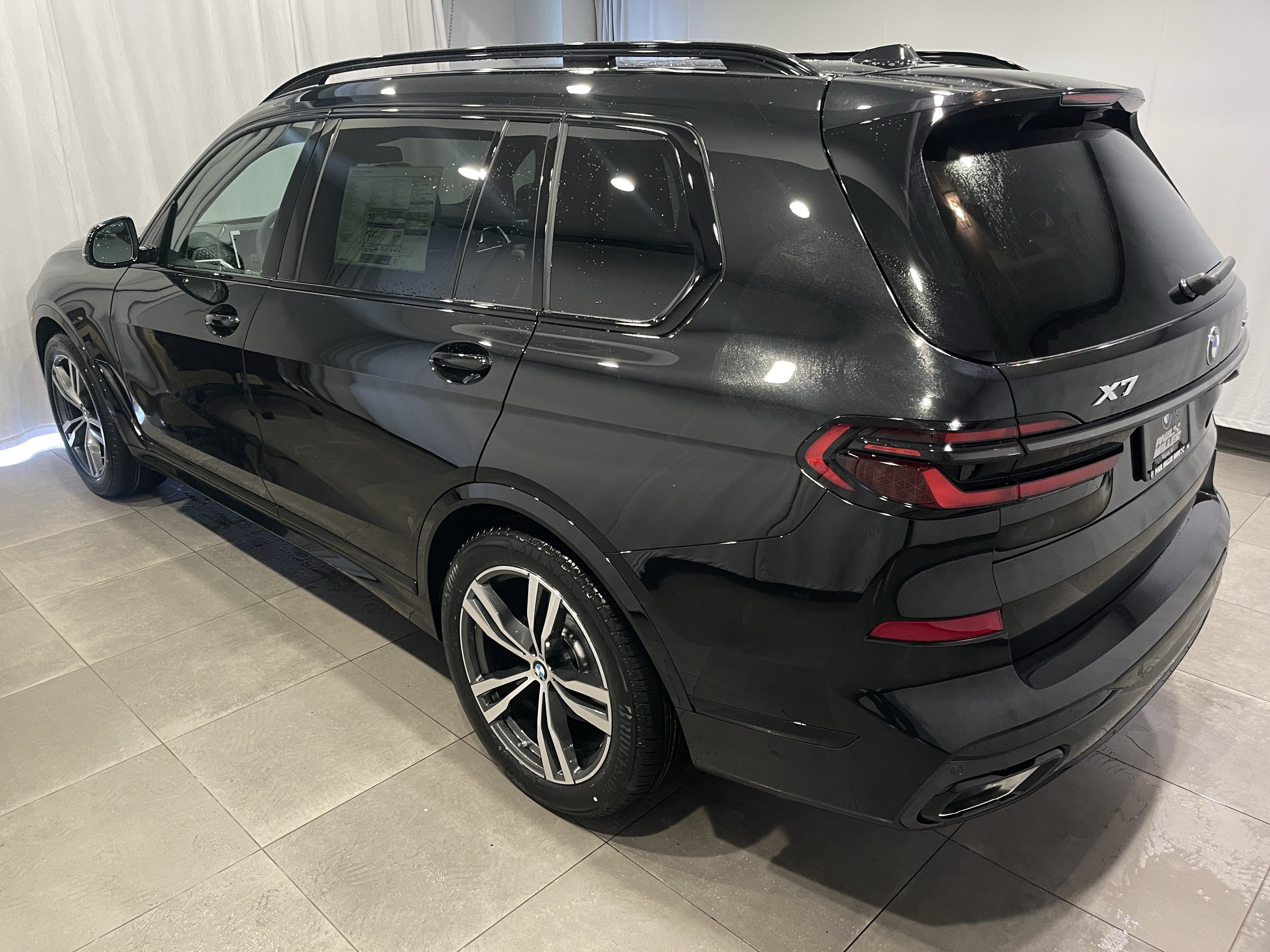 New 2027 BMW X7 xDrive40i w/ M Sport Package AWD/4WD image 4