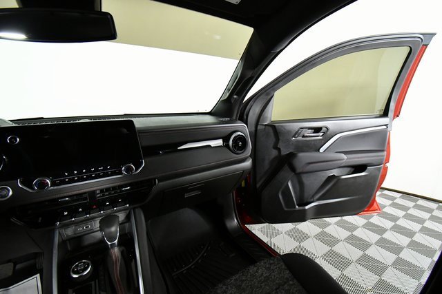 Used 2024 Chevrolet Colorado Z71 w/ Z71 Convenience Package 2 image 20