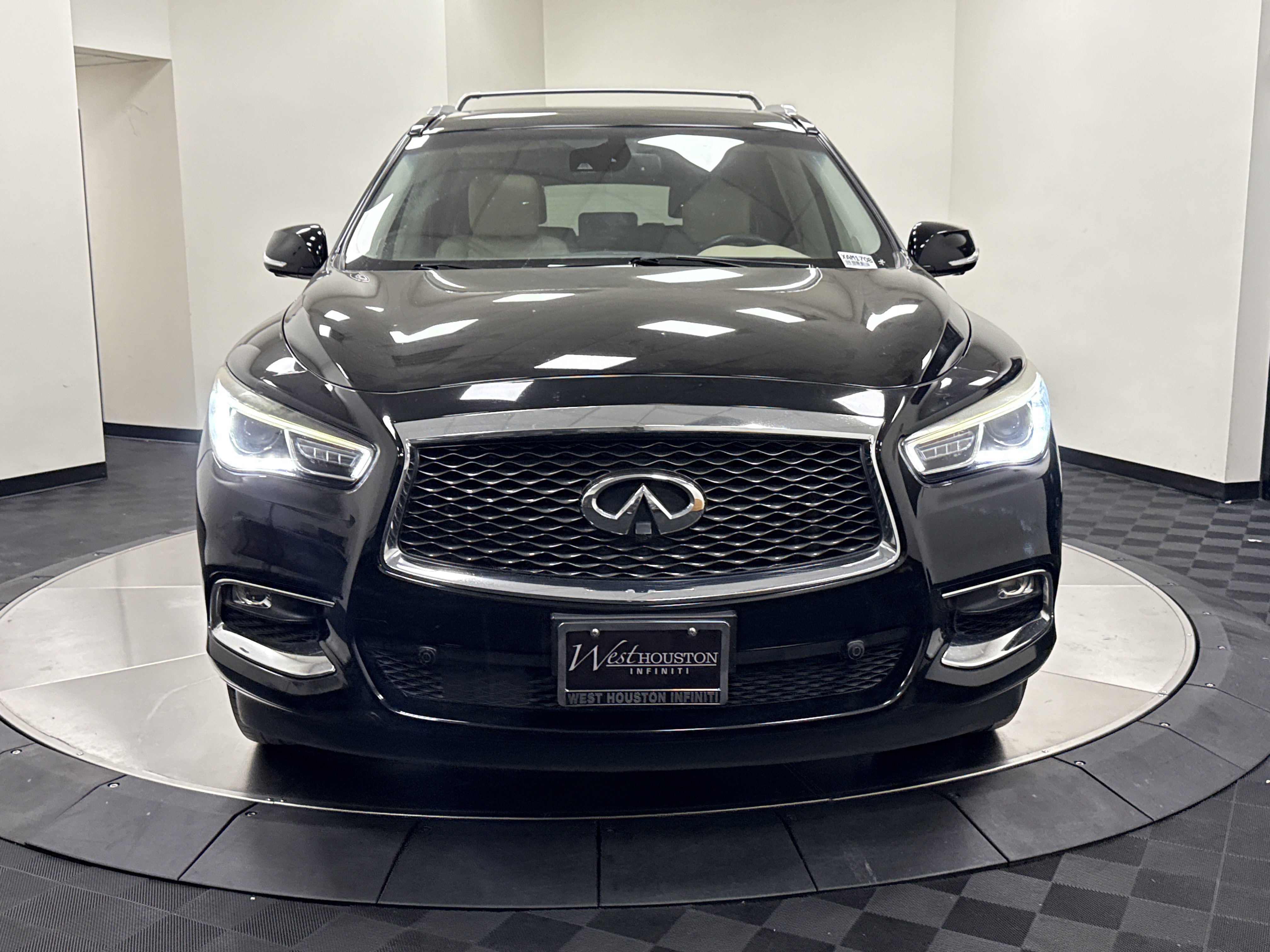 Used 2018 INFINITI QX60 FWD w/ Deluxe Technology Package image 2