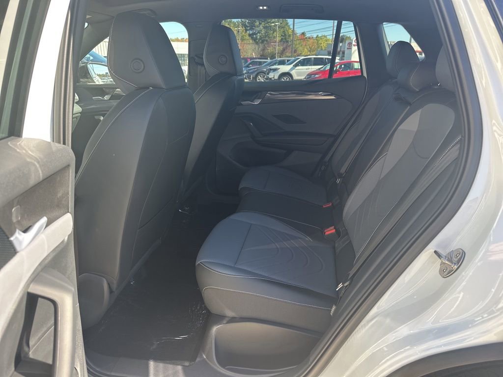 New 2025 Volkswagen Tiguan SE R-Line image 25