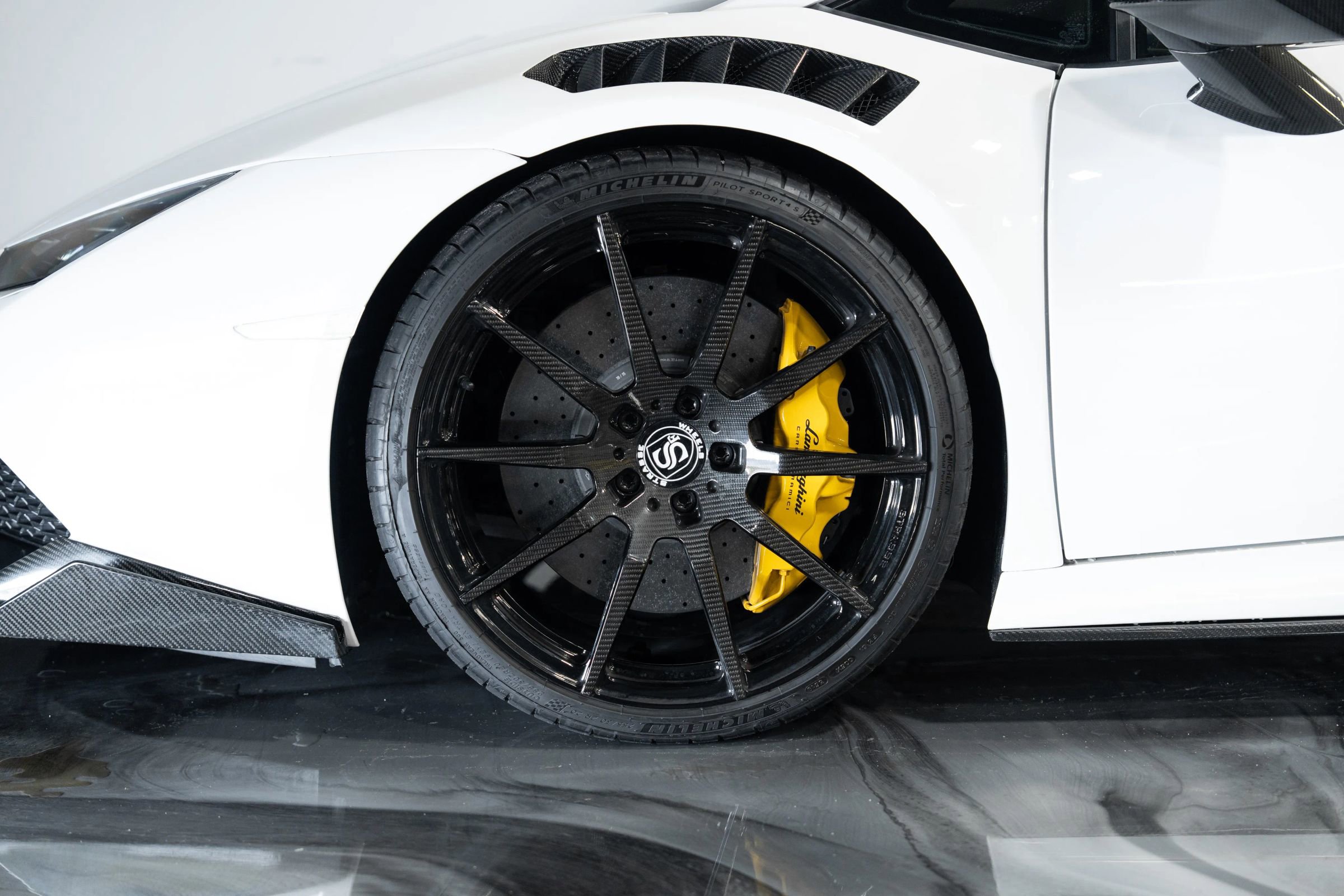 Used 2015 Lamborghini Huracan LP 610-4 image 33