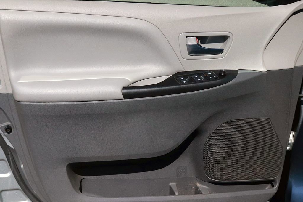 Used 2020 Toyota Sienna LE FWD image 10