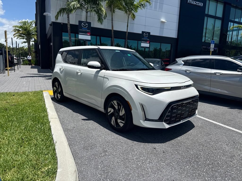 Used 2023 Kia Soul GT-Line w/ GT-Line Technology Package FWD image 2