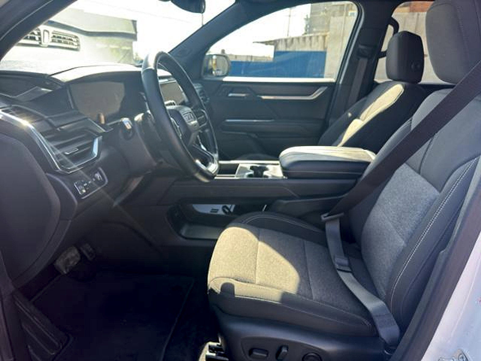 Used 2025 GMC Acadia Elevation AWD/4WD image 13