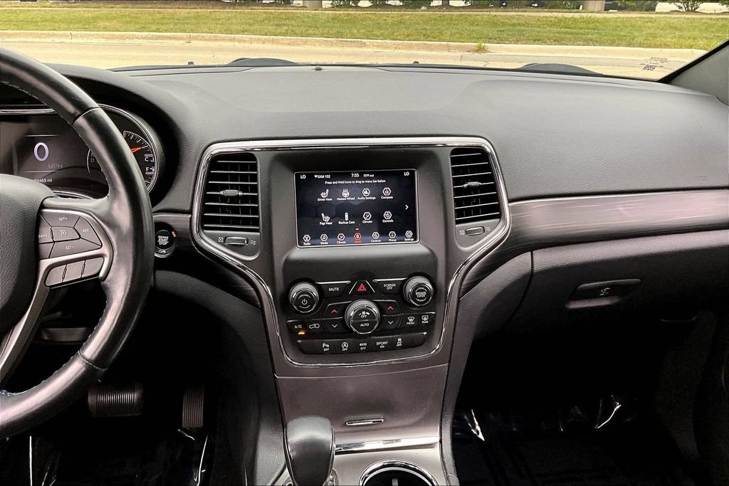 Used 2019 Jeep Grand Cherokee Laredo AWD/4WD image 19